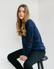 Indlæs billede til gallerivisning Navy Silke Cashmere Sweater